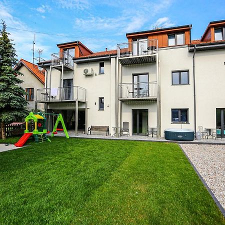 Apart Baltyk Pokoje & Apartamenty Łeba Exteriör bild