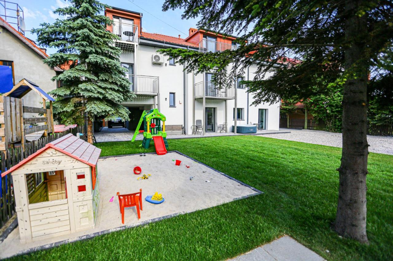 Apart Baltyk Pokoje & Apartamenty Łeba Exteriör bild