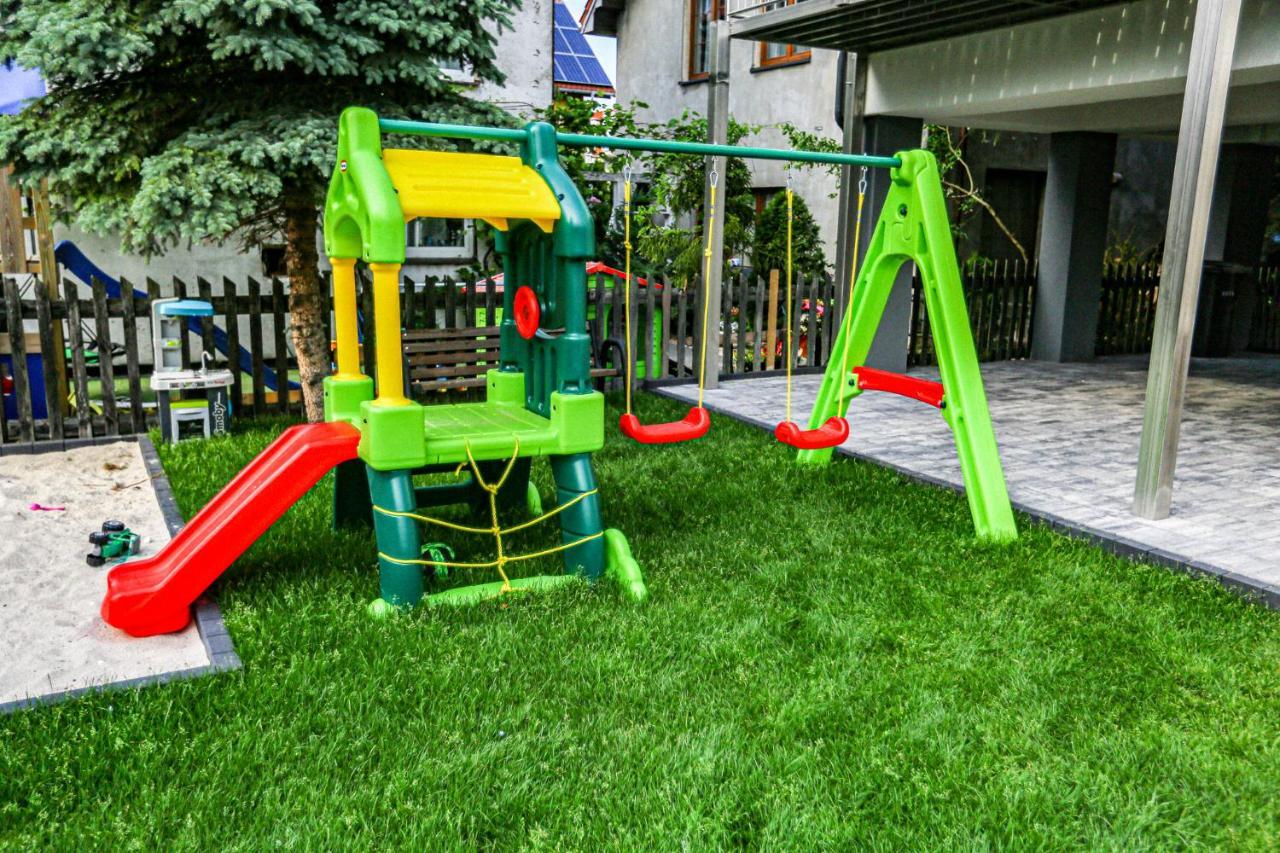 Apart Baltyk Pokoje & Apartamenty Łeba Exteriör bild