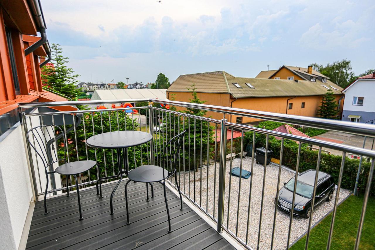 Apart Baltyk Pokoje & Apartamenty Łeba Exteriör bild