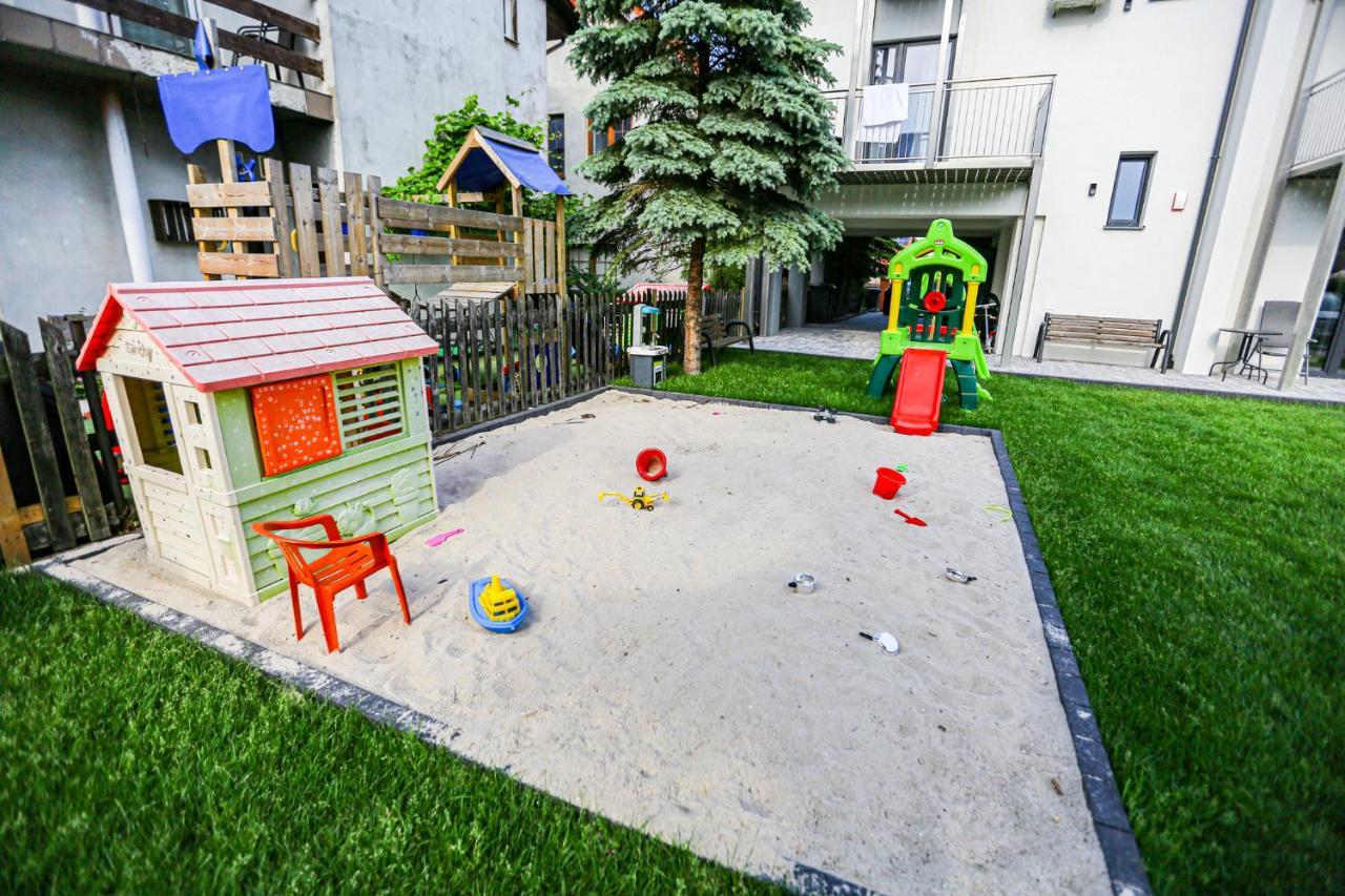 Apart Baltyk Pokoje & Apartamenty Łeba Exteriör bild