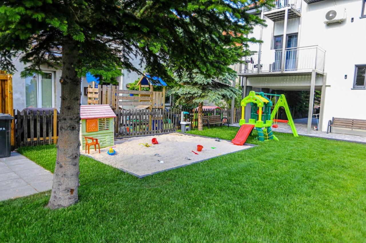 Apart Baltyk Pokoje & Apartamenty Łeba Exteriör bild