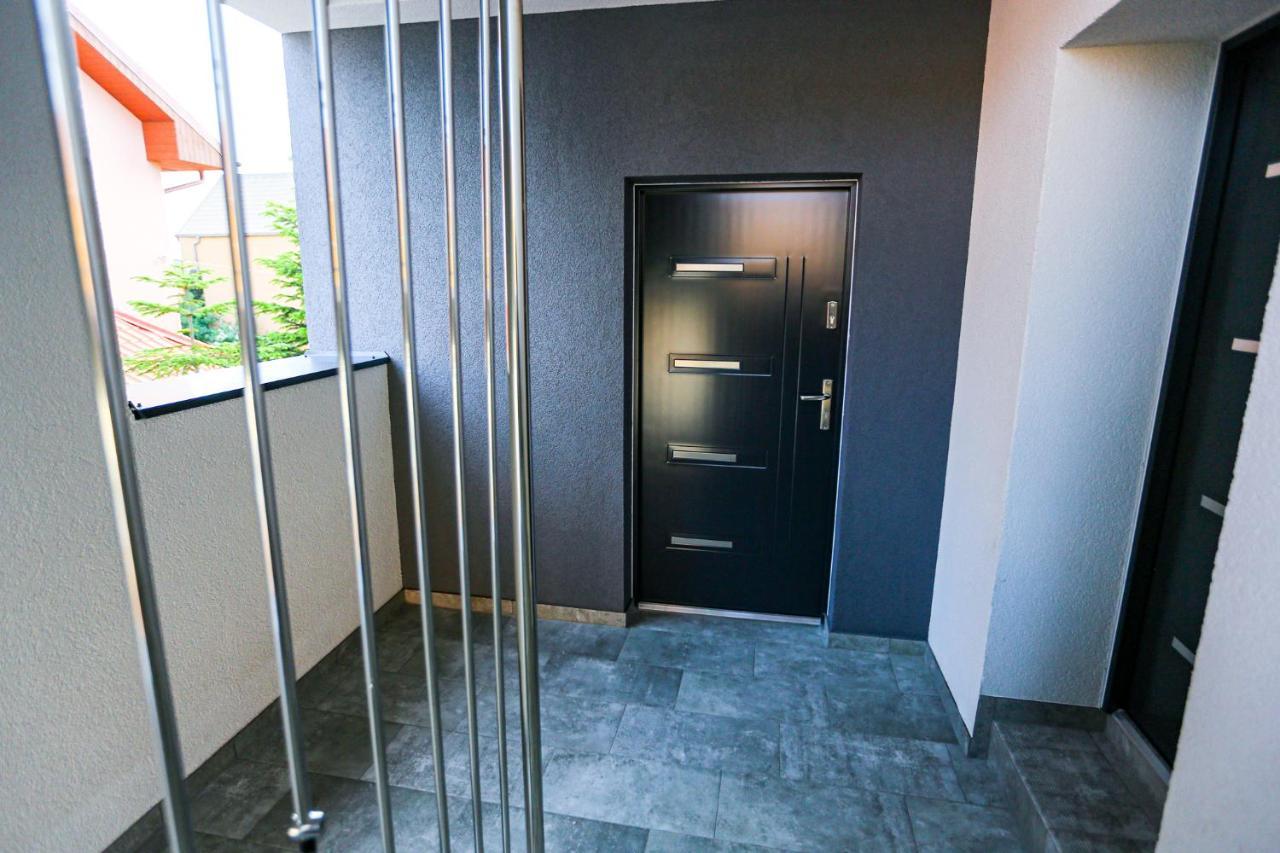 Apart Baltyk Pokoje & Apartamenty Łeba Exteriör bild
