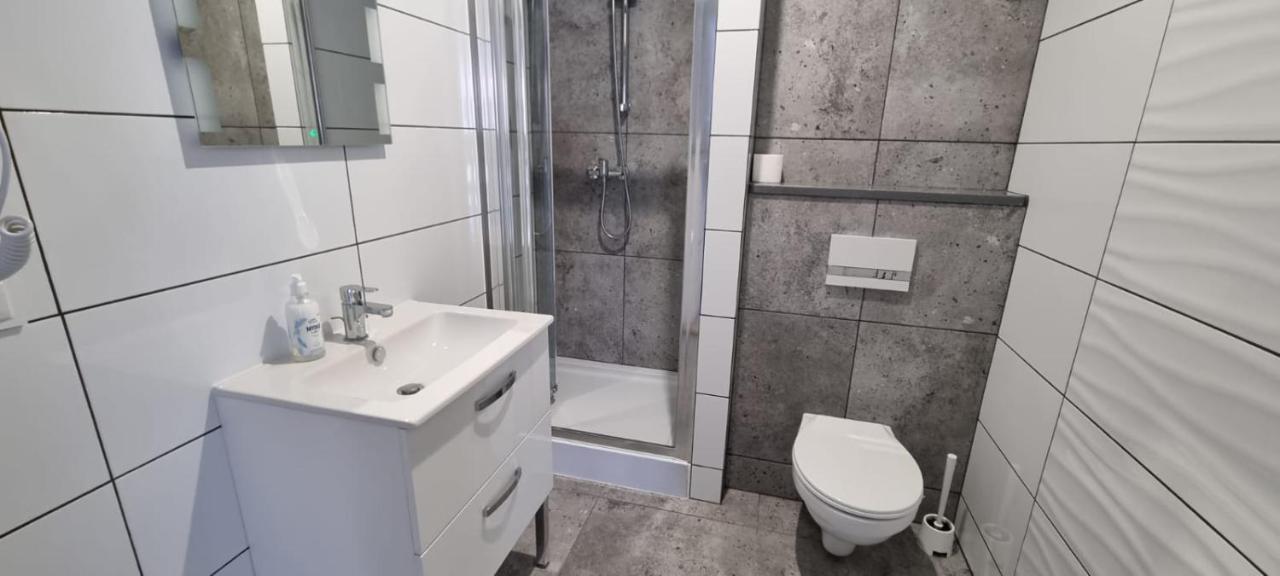 Apart Baltyk Pokoje & Apartamenty Łeba Exteriör bild